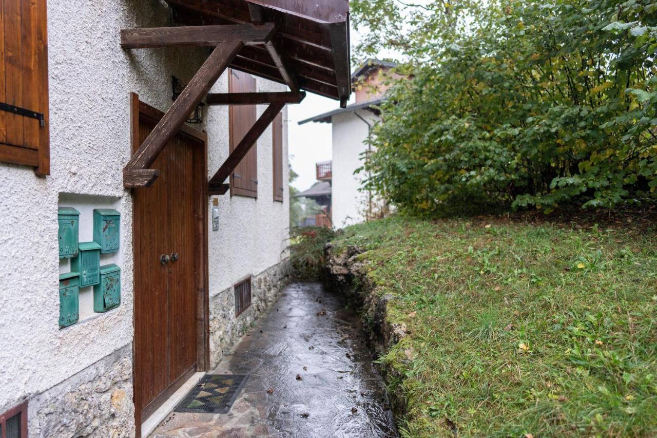 カスティオーネ・デッラ・プレゾラーナ181 - Casa Arcobaleno Tra Le Alpi, Piste Da Sci A 15 Minutiアパートメント エクステリア 写真