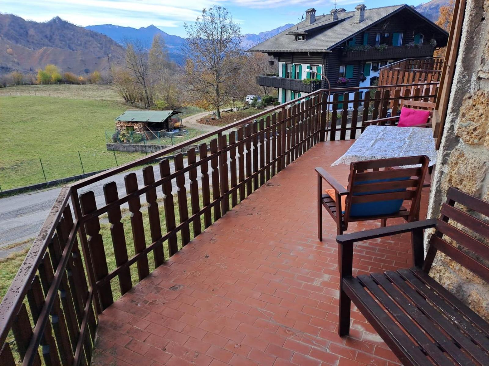 カスティオーネ・デッラ・プレゾラーナ181 - Casa Arcobaleno Tra Le Alpi, Piste Da Sci A 15 Minutiアパートメント エクステリア 写真
